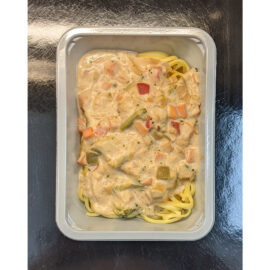 Linguini with vegetables and pepper sauce